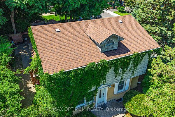 18 Armstrong St