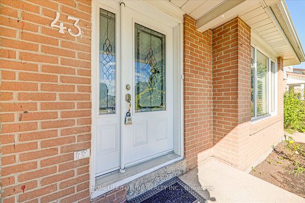 Toronto Detached Photo 4