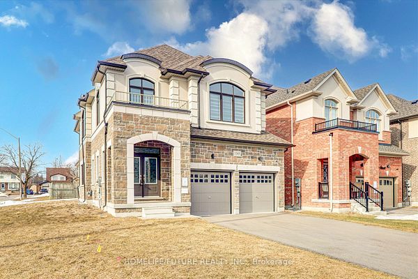 Oshawa Detached Photo 3