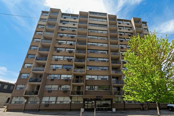 1950 Main St W 705