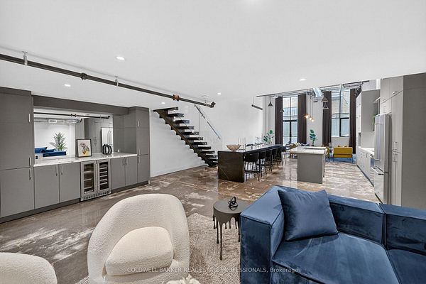 1159 Dundas St E 147