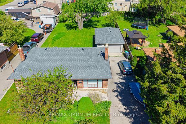 1747 Coram Cres